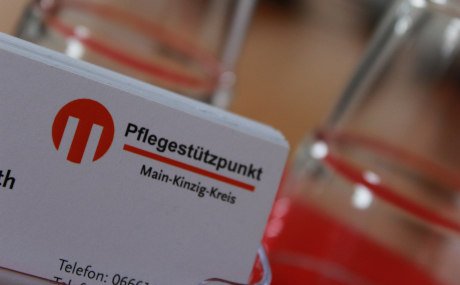 Angehörige von demenziell Erkrankten erhalten im Pflegestützpunkt Schlüchtern und im Pflegeberatungszentrum Bruchköbel in einer Seminarreihe Antworten auf viele Fragen des Pflegealltags.