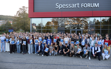 Die FSSJH-Teilnehmer und -Teilnehmerinnen sowie die am Projekt beteiligten Personen und Vertreterinnen und Vertreter von Vereinen und anderen Organisationen und Einrichtungen, die Plätze zur Verfügung stellen.