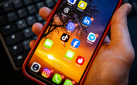 Zwei Veranstaltungen im Bildungshaus der Bildungspartner Main-Kinzig beschäftigen sich mit Medienkompetenz und den Chancen und Herausforderungen bei der Nutzung von Social Media.