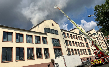 Infolge des Brandes und der notwendigen Untersuchungen sowie Sicherungsmaßnahmen ist die Nutzung des betroffenen Gebäudes teils nur eingeschränkt möglich.